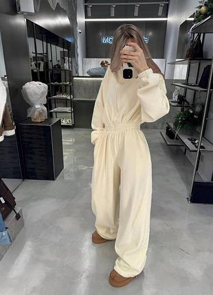 Женский велюровый оверсайз комбинезон с широким воротом