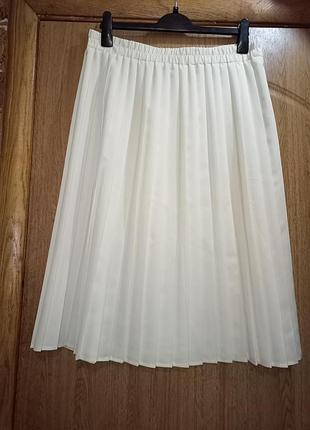 Шикарная новая белая (кремовая) юбка в складку,20  евро размер, (52-58)essence, англия.