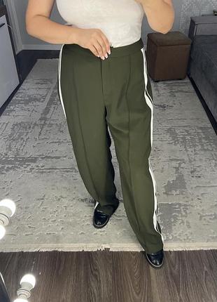 Брюки з лампасами