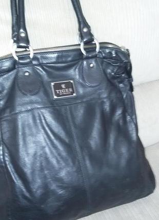 Кожаная черная женская сумка luxuru brand tiger of sweden 32х35х12 см.