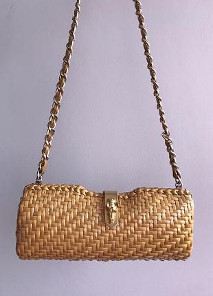 Сумка-клатч ,виробник-італія,плетена із золотої соломки,з ланцюжком через плече та золотистою застібкою