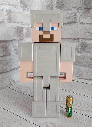 Фігурка стіва з minecraft у залізній броні minecraft steve in iron armor