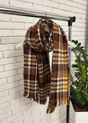 Коричневий шарф у клітинку з бахромою, теплий і стильний, яскравий аксесуар для осені та зими, модний і комфортний, ідеальний стан