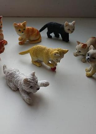Іграшки фігурки тваринок коти та собака