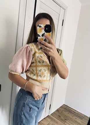 Стильна вʼязана жилеточка