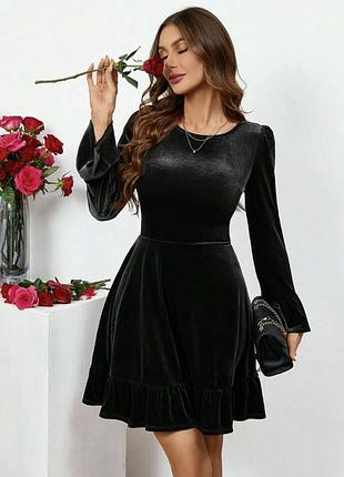 Черное бархатное платье