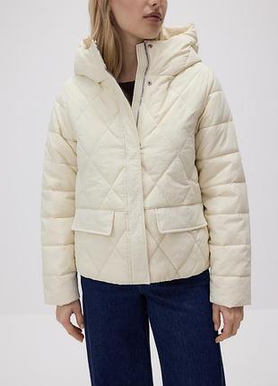 Стеганая куртка с капюшоном reserved