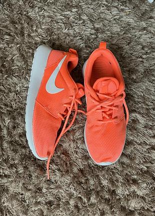Жіночі спортивні кросівки nike roshe one 36.5 36 кросівки для спорту