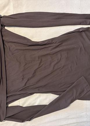 Шоколадна сукня з відкритими плечима