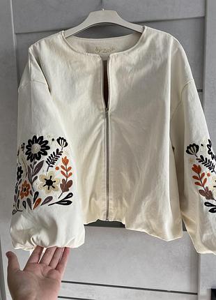 Бомбер з вишивкою