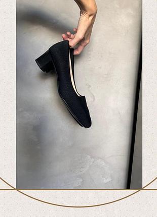 Каблуки чорні товстий взуття туфлі квадратний ніс класика підбори oldmoney kaiser