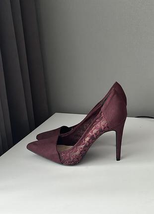 Гарні човники бургунді