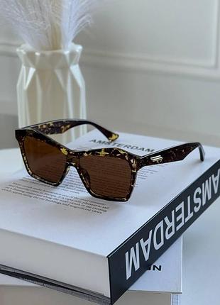 Солнцезащитные очки женские  no logo