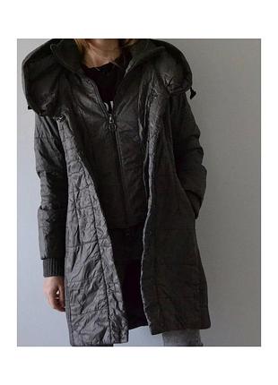 Стильная куртка теплая, демисезонная, скручивается в маленький мешочек,, который можно взять с собой серый теплый цвет. двойная застежка, имитация 2 курток