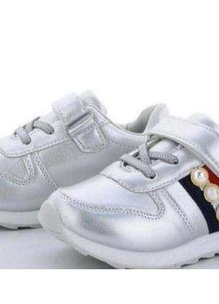 Легкие кроссовки для девочки