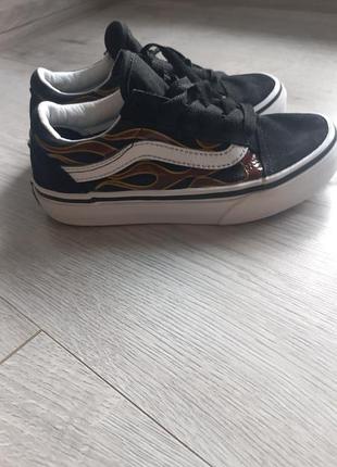 Кеды ванс. как новые. очень удобные и стильные.