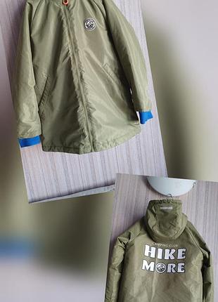 Удлиненная демисезонная куртка на мальчика.