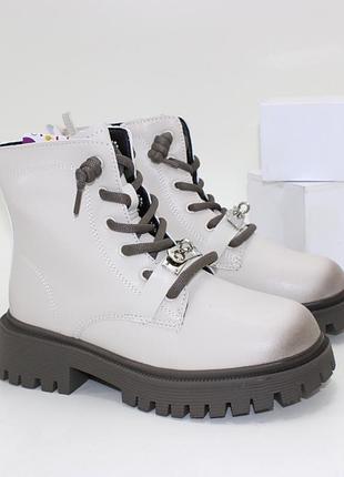 Подростковые ботинки светлые, подилковые ботинки демисезонные, подростковая ботинка для девчонки, стильные ботинки для девушек