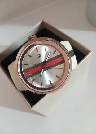 Годинник в стилі gucci