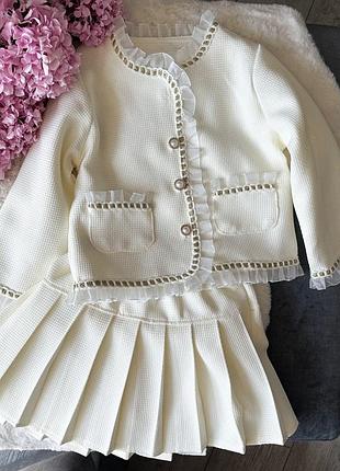 Дуже ніжний і гарний костюм для дівчинки жакет і спідничка