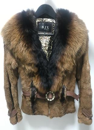 Шубка коротка.