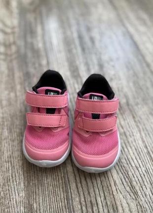 Кросівки nike для дівчинки розмір 19 рожеві