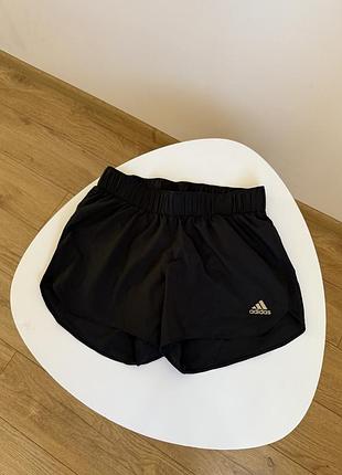 Оригінальні спортивні шорти adidas