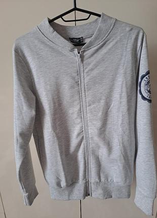 Кофта на замке и с карманами