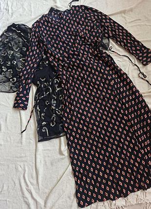 Платеь миди в геометрический принт с поясом завязками