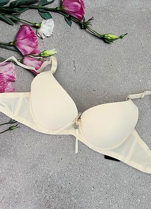 Бюстгальтер з коректором на чашку в