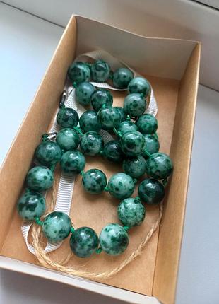 Ожерелье из мраморного нефрита