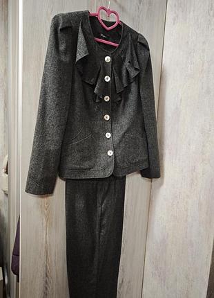 Шерстяной костюм брючный