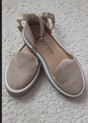 Бежевые босоножки