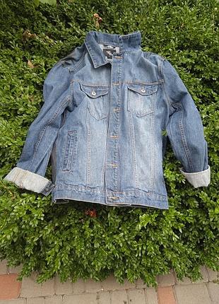Куртка джинсовая с рисунком в идеальном состоянии, размер л
