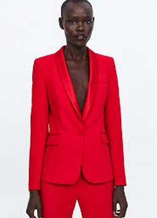 Піджак з атласними вставками