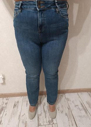 Джинсы с высокой посадкой