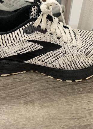 Бігові кросівки brooks