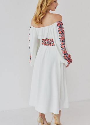 Платье с вышитым цветочным принтом бренд hardy 44р.