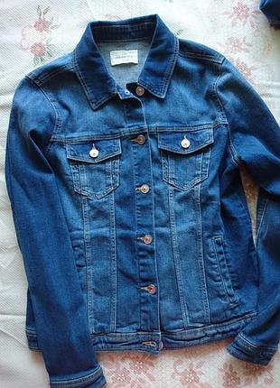 Классическая джинсовая куртка