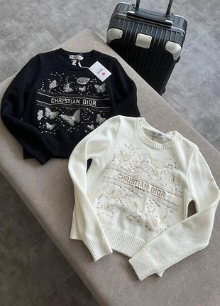 Свитер теплый черный белый с вышивкой бабочки