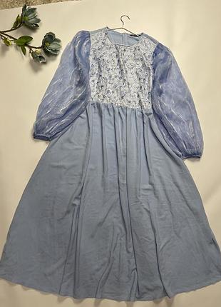 Неймовірно ніжна святкова сукня