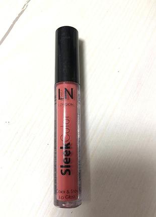 Блеск для губ с миниральным маслом и витамином е ln professional sleek тон 203