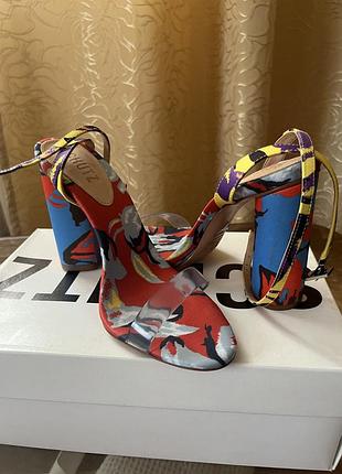 Туфлі жіночі,бренд:schutz,колір:кольорові,стан:вживаний майже новий,розмір:39