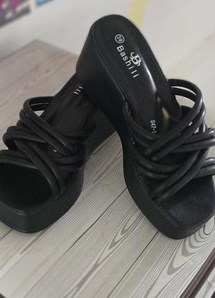 Шлепанцы на платформе,39р.