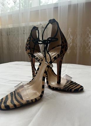 Туфлі жіночі на високій туфельці,ціна 800грн принт леопардовий бренд schutz розмір 39