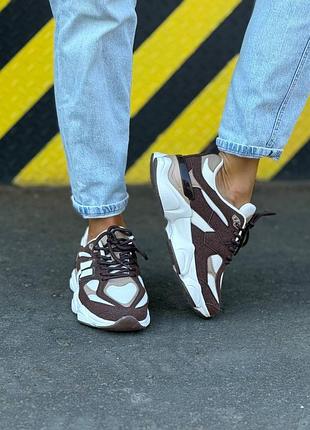 Жіночі кросівки