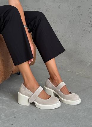 В наявності та під замовлення туфлі на зручній застібці - липучці натур замш беж 35-41р