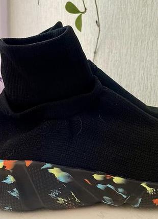 Нові кросівки великого розміру