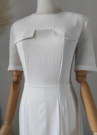 Красивое элегантное женское платье платья футляр белое