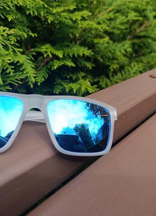 Сонцезахисні окуляри чоловічі стильні